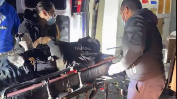 Hombre trata de robar cable pero cae de poste de CFE; está grave