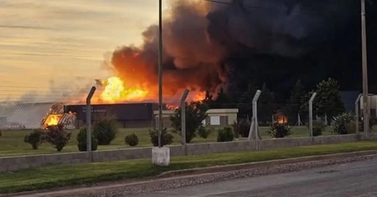 Pasco: el incendio desatado esta madrugada en la empresa Manisel destruyó gran parte de sus instalaciones