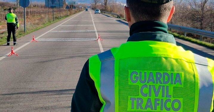 Investigado el conductor de un camión por triplicar la tasa de alcoholemia y provocar un accidente en la N