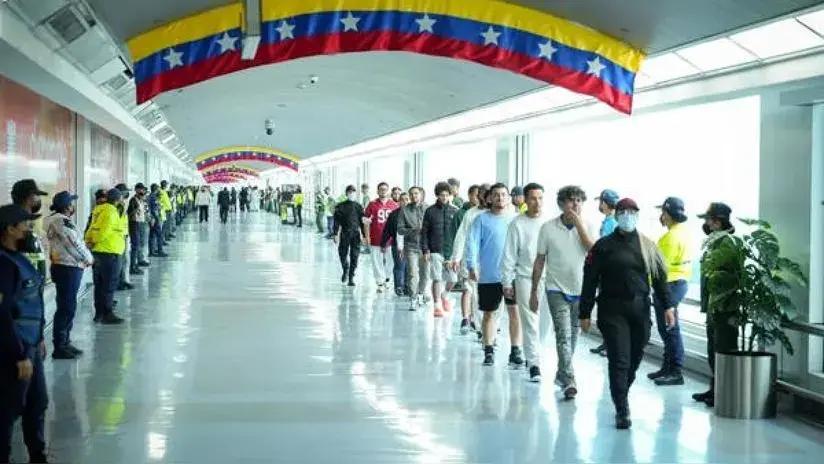 Venezuela autoriza reanudar vuelos para repatriar migrantes desde Venezuela en medio de tensiones