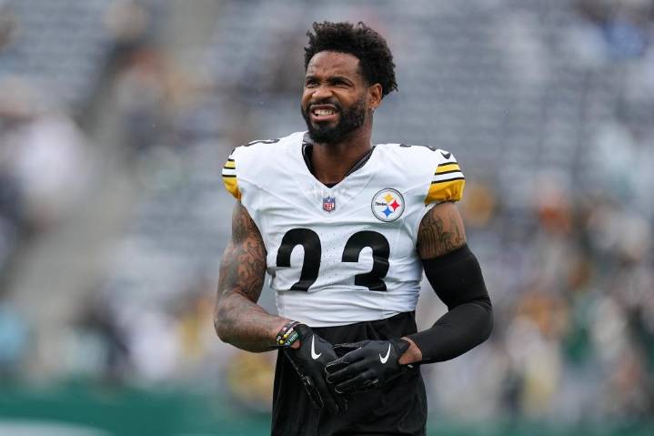 Bills dig in on Darius Slay after retirement threat