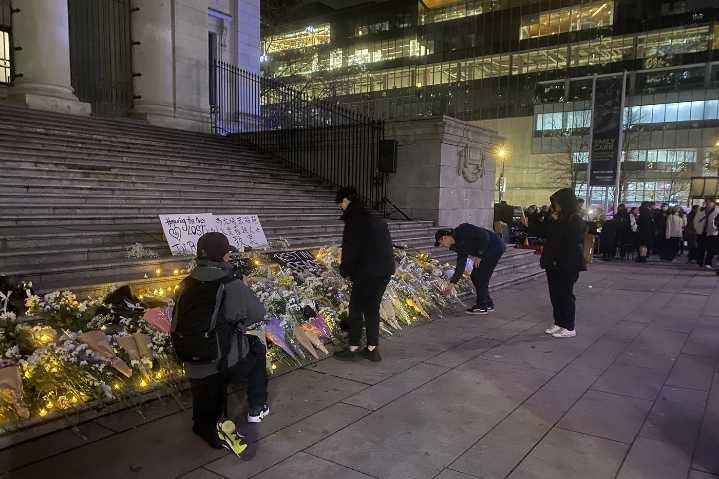 B.C. community holds vigil to mourn deaths, losses in deadly Hong Kong fire