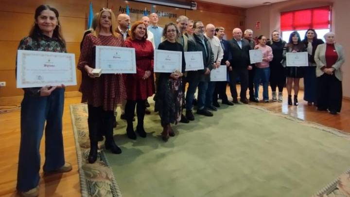 Medallas de oro y plata por una vida de trabajo en el Ayuntamiento: Langreo distingue a quince empleados municipales por su dilatada trayectoria