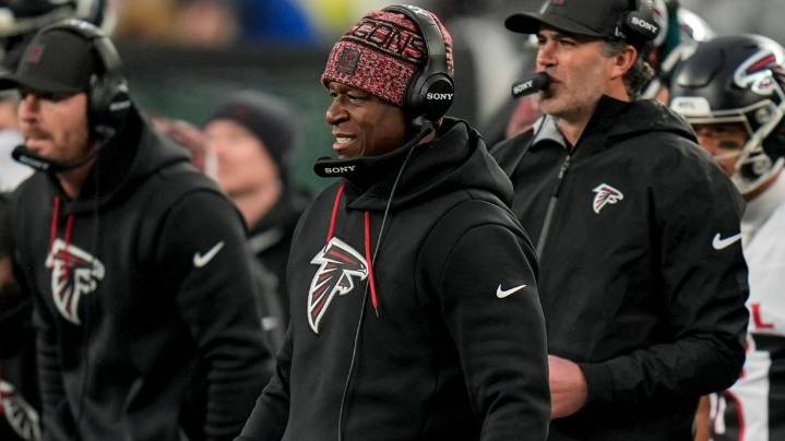 Falcons fans continue to call for organizational overhaul after blown lead, loss to Jets