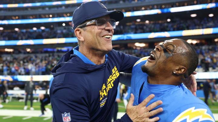 Chargers' jabs at Eagles lead NFL Week 14 trolls