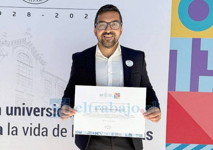 Alcalde de Llay Llay es reconocido por la PUCV por su trayectoria en el servicio público