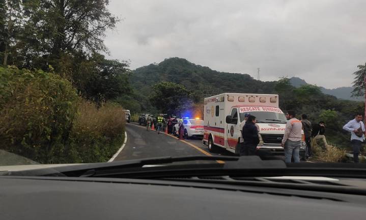 5 personas fallecidas y 27 lesionadas tras accidente carretero en Tlanchinol: SSPH