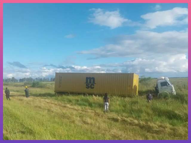 CORRIENTES: Camión De Gran Porte Despistó Y Causó Temor En La Ruta 12