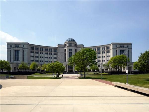 Michigan Supreme Court considers limits on courthouse immigration arrests