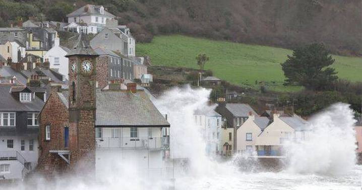 Storm Bram: Flood warnings for 21 UK areas as 85mph winds set to batter country