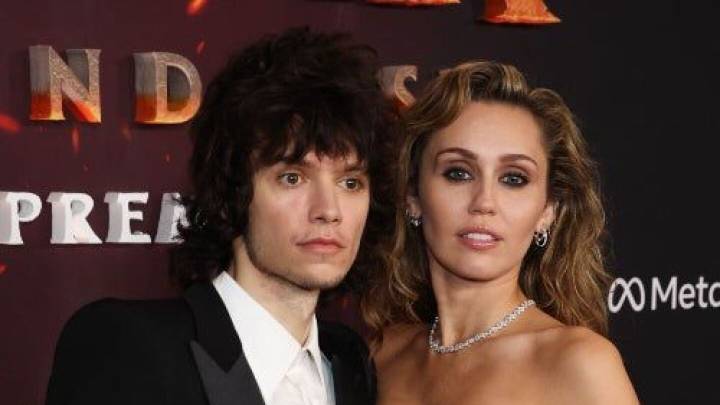 Miley Cyrus enciende rumores de compromiso con Maxx Morando