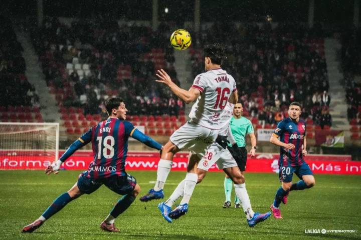 SD Huesca: Los dos patitos, un respiro para la esperanza