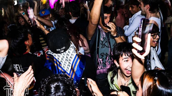 Música en directo, moda y arte: así es la feria urbana escondida en un parking de València