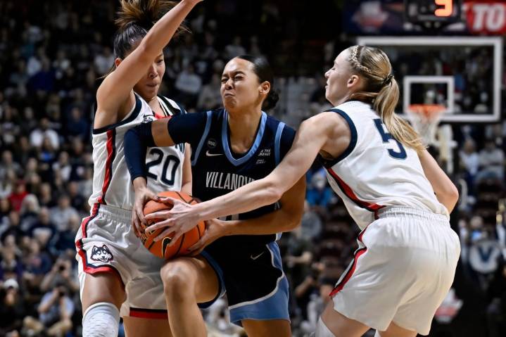 Jasmine Bascoe, Brynn McCurry lead Villanova to upset of No. 25 West Virginia