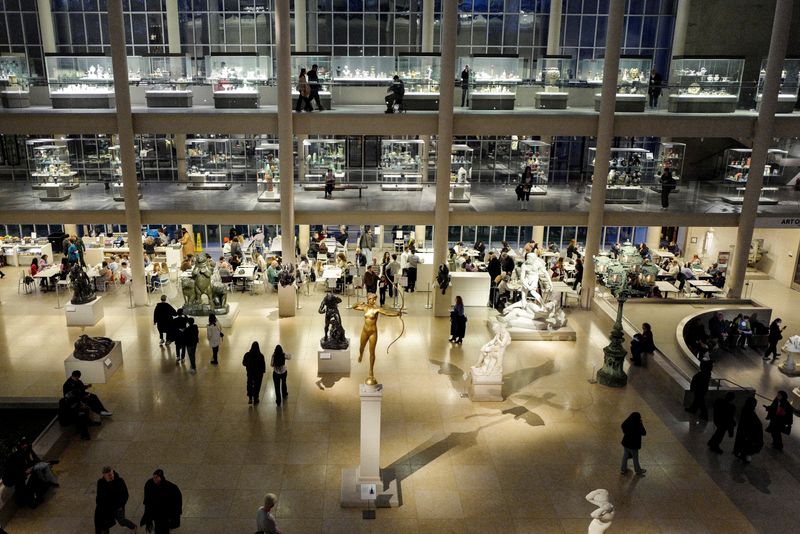 Economic jitters will not derail Americans'  generosity on Giving Tuesday, expert says