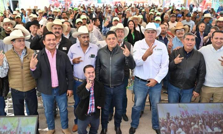 Gobierno Estatal entrega maquinaria y apoyos a productores potosinos