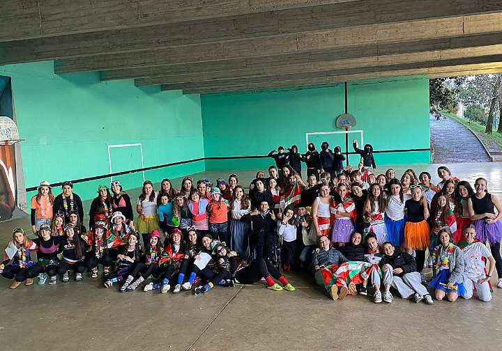 Los alumnos de Pasaia Lezo Lizeoa celebran el Euskararen Eguna con un 'euskaraoke'