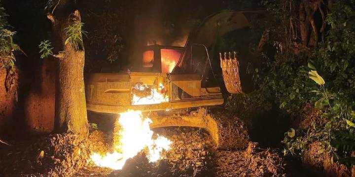 El Ejército y la Armada desmantelaron maquinaria de minería ilegal vinculada a grupos armados en Cauca y Antioquia