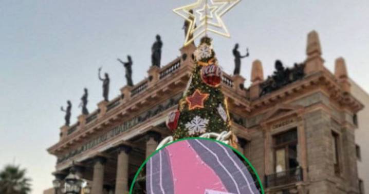 INAH “se pone Grinch”: clausura árbol navideño de marca de refrescos frente al Teatro Juárez