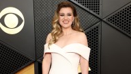 Kelly Clarkson Looked Like A Different Person After Her Dark Brown Hair Transformation
