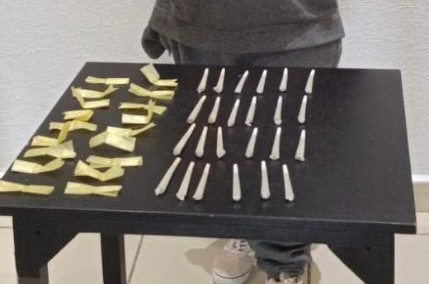 Detienen a mujer con droga