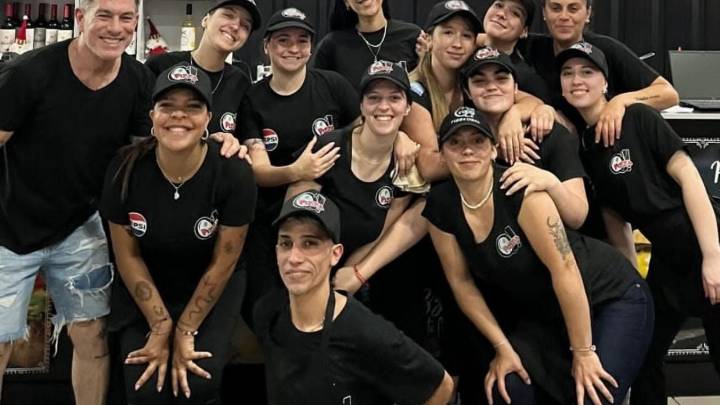 Q’Pizza festejó sus 20 años con música en vivo, karaoke y un premio mayor de $500.000