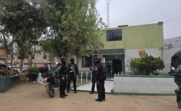 Detienen a comisario y 4 suboficiales en El Agustino por integrar presunta red de cobros para evitar patrullajes