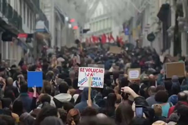 Las calles tomadas: así reaccionaron los portugueses a la reforma laboral que quieren imponer en su país