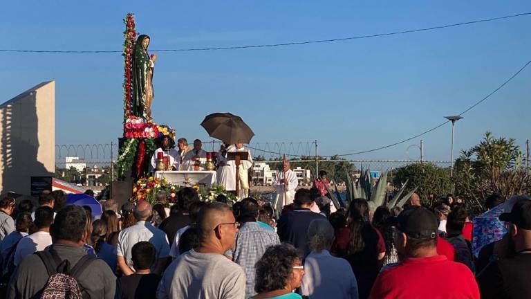 Realizan peregrinación y misa en La Puntilla en honor de la Virgen de Guadalupe