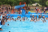 Metán trabaja en la puesta a punto su parque acuático para la temporada de verano