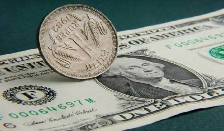 Rupee breaches 90-per-dollar for first time, hits new all