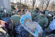 Mexicanos en Nueva York desafían el frío y al ICE para honrar a la Virgen de Guadalupe