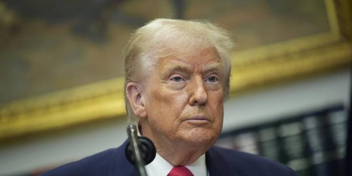 Trump aseguró que su despliegue militar en el Caribe “va mucho más allá de una campaña de presión” contra el régimen de Maduro