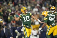 Packers’ late interception sinks Bears in NFC North clash