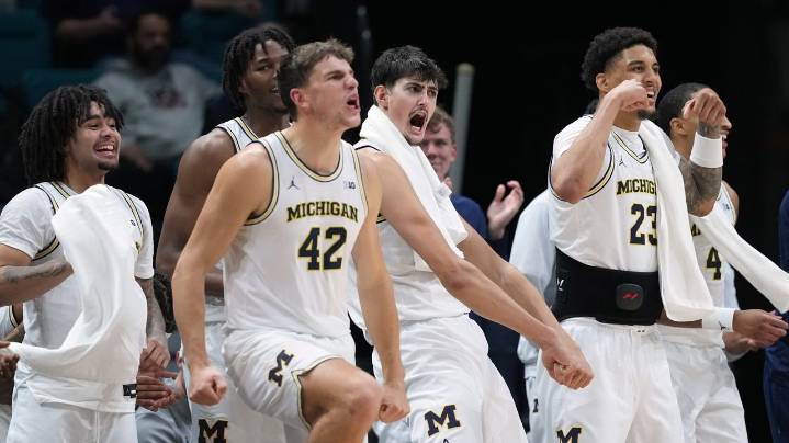 Michigan up to No. 3 in AP Top 25 men's basketball poll, Michigan State and Iowa State into top 10
