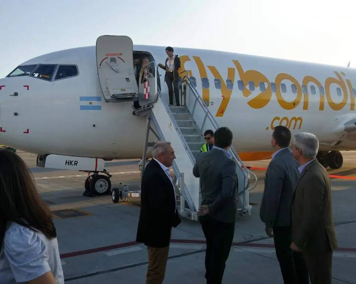 Este lunes llega el vuelo inaugural de la línea área low cost que une Lima con Iguazú