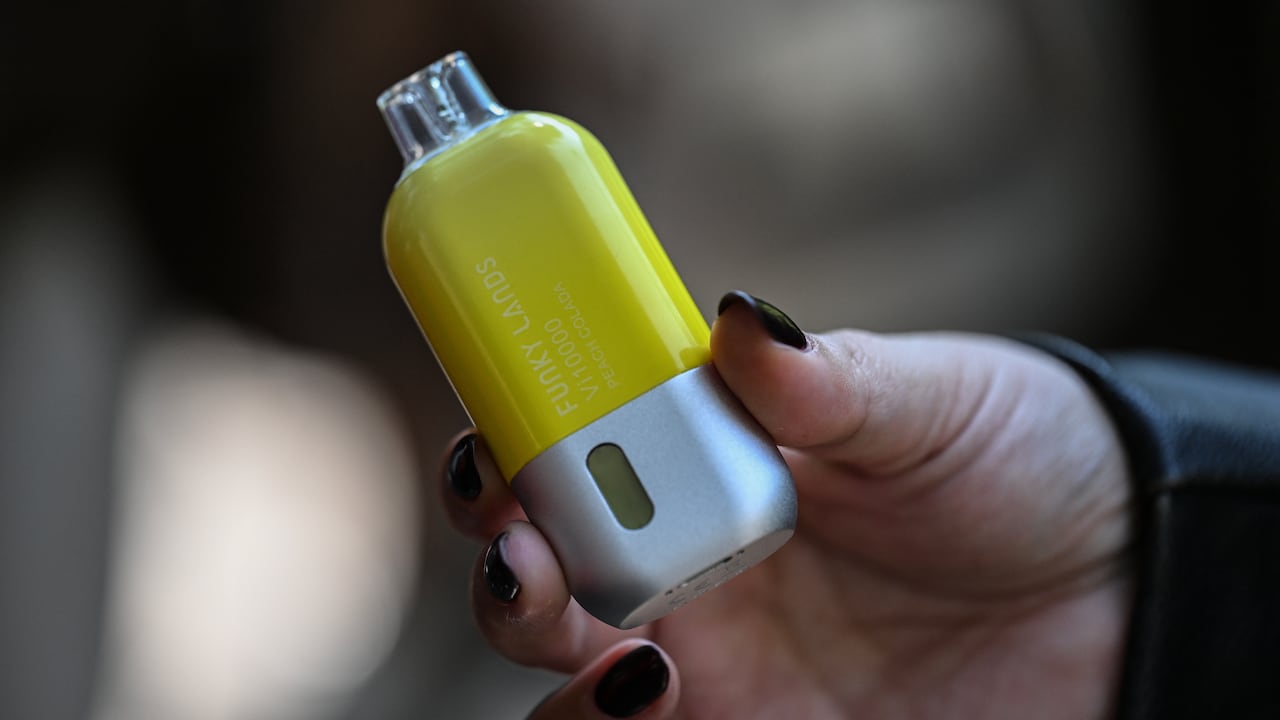 México aprueba sancionar penalmente el comercio de vapeadores; preocupa venta clandestina de dispositivos