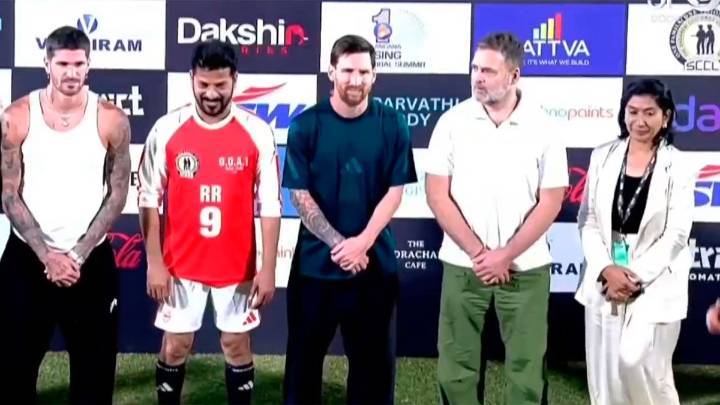 Tras el caos en Calcuta, Messi siguió su gira en Hyderabad y desató la locura