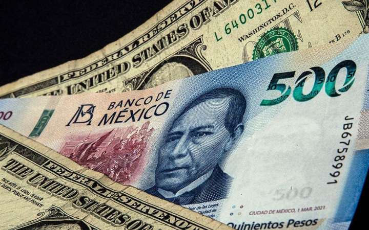 Peso mexicano se debilita, luego de que inflación aumentara más de lo esperado