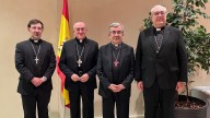 El nuncio apostólico, Piero Pioppo, recibido por la cúpula de la Conferencia Episcopal tras aterrizar en España