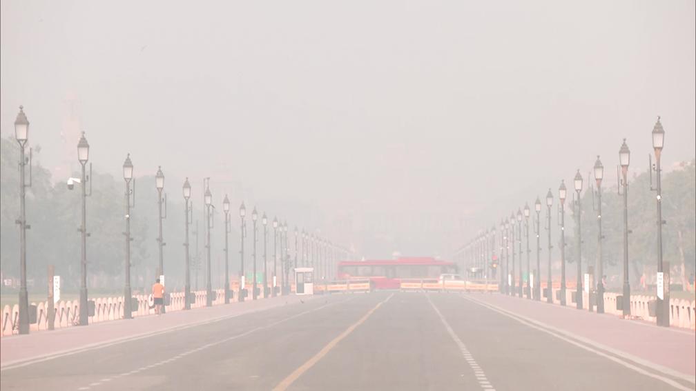 Toxic smog keeps Delhi air in ‘very poor’ category; AQI touches 323 at 8 am