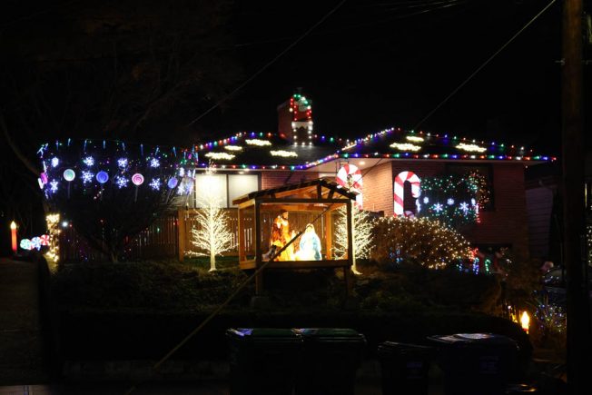 West Seattle Blog… | WEST SEATTLE CHRISTMAS LIGHTS: Early look at a hot spot