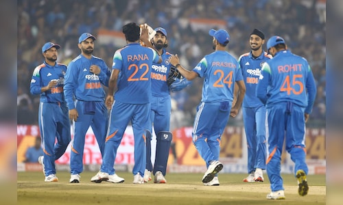 South Africa chase down 359 to level three