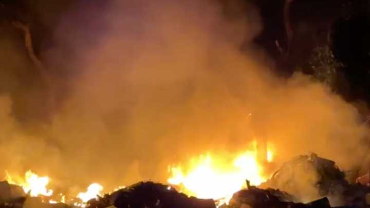 Incendio de Manglar por Presunta Quema de Basura Alerta a Habitantes de Boca del Río, Veracruz