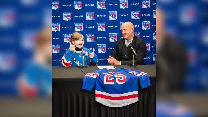Rangers sign Make-A-Wish honoree to 1