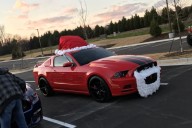 Casi nadie lo sabe pero poner gorro navideño o cuernos de reno al coche en CDMX puede costarte una multa: esto dice la ley