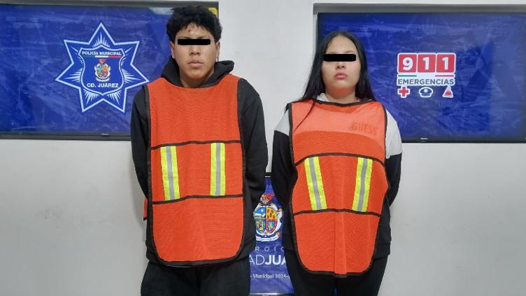 Arrestan a pareja acusada de asaltar a compradores en Lote Bravo