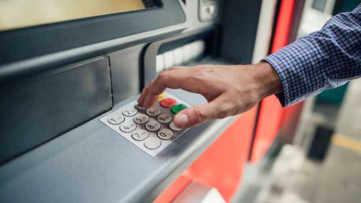 Consejos clave para evitar fraudes al usar un cajero automático