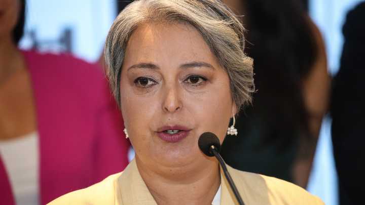 Jara criticó a equipo de Kast por dichos sobre recortes que "paralizarían el país"