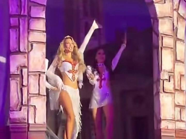 Actuación de Ninel Conde en teatro desata debate por su versión de “Like a Prayer”